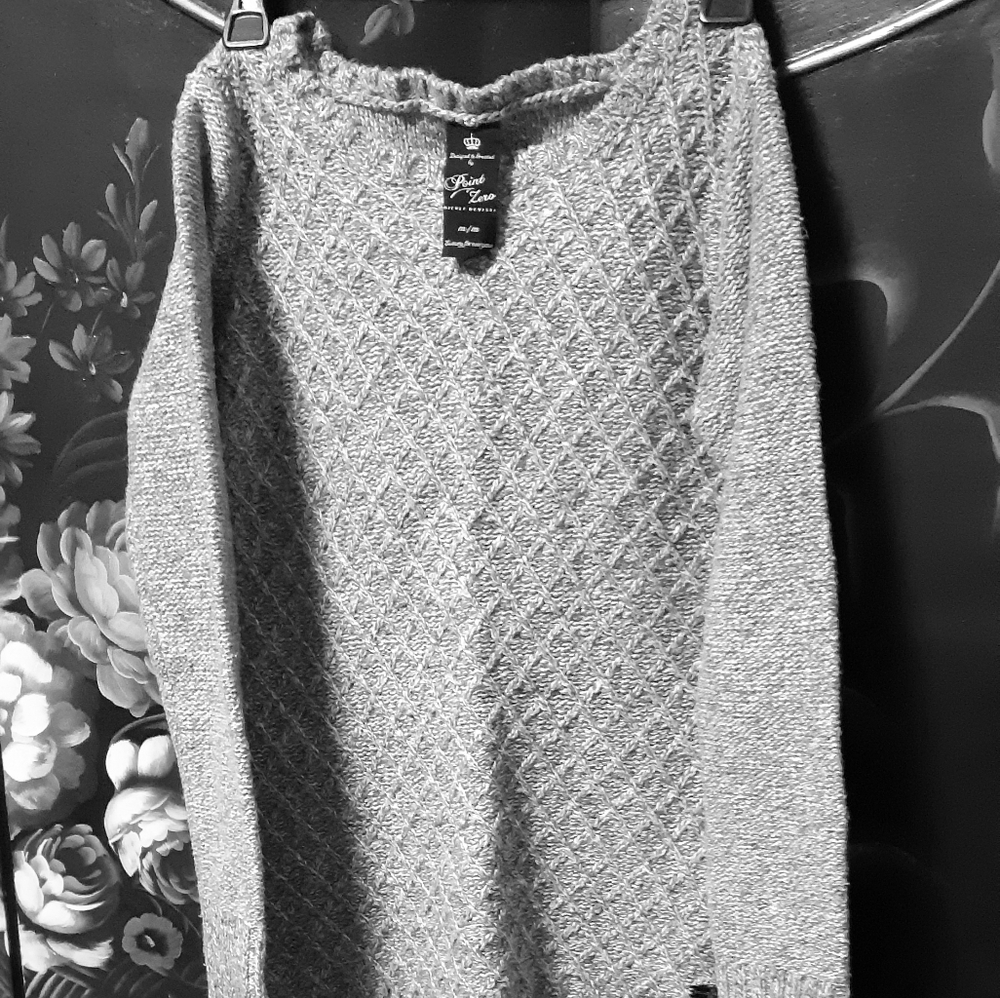 Point zero. Sweater size med.